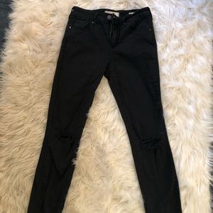 Pacsun black ripped knee jeans